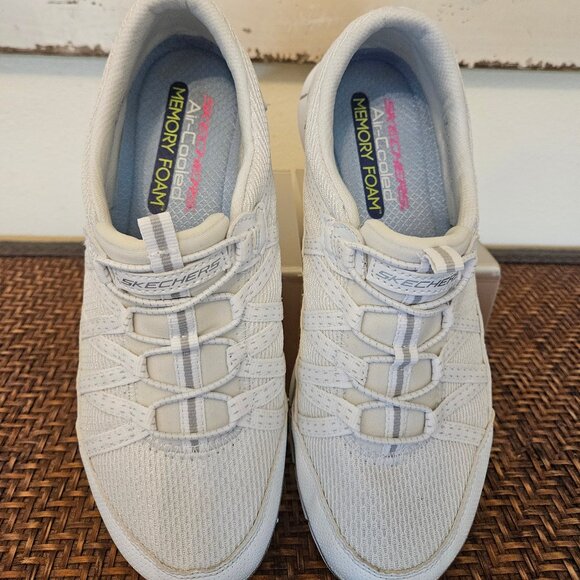 Sketchers Women`s White Air-Cooled Memory Foam Slip ins shoes size 8 - Picture 1 of 7
